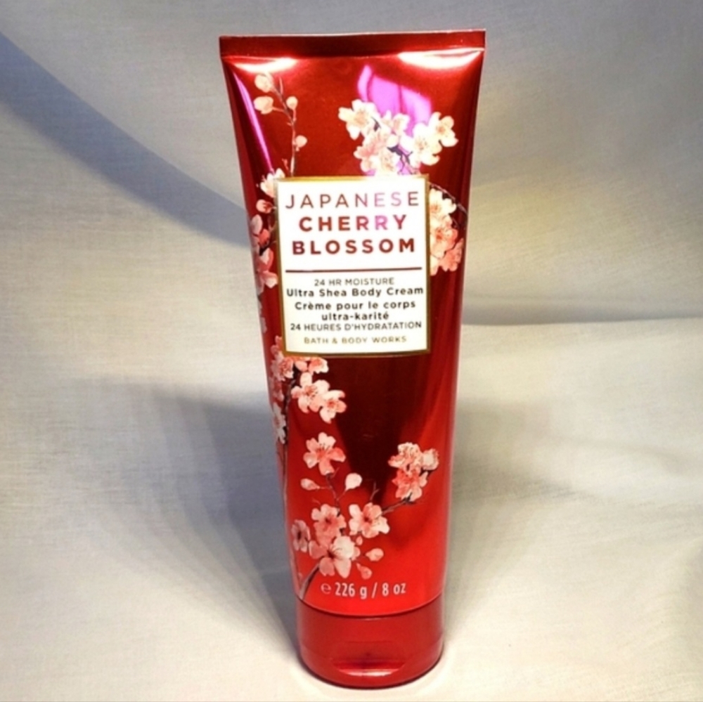 BATH & BODY WORKS Japanese Cherry Blossom Ultimate Hydration Body Cream